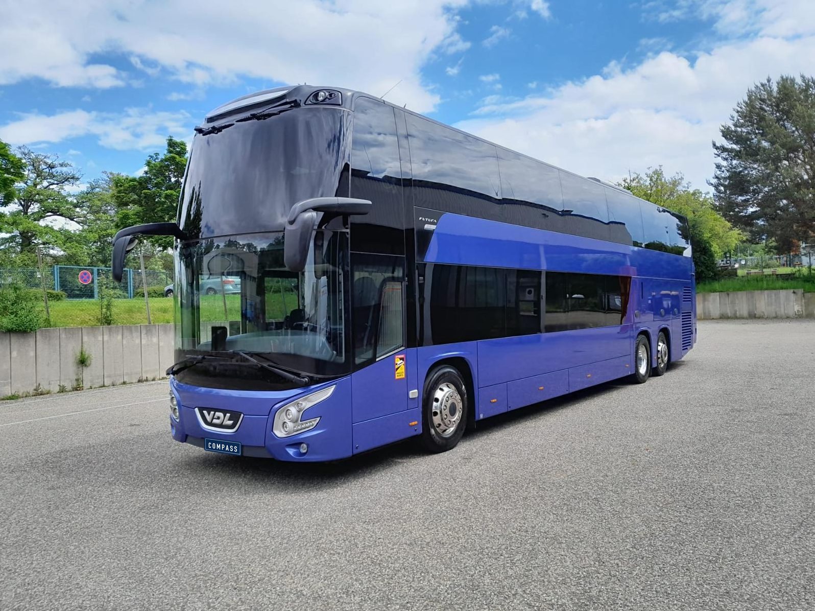 VDL Futura Doppeldecker-Reisebus in Blau